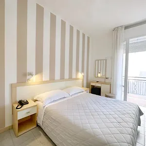 Hotell Aura Living ***